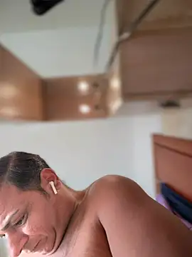 Snapshot of SecretlyDD chatting on 02.17.26 SecretlyDD online show from 02.17.26