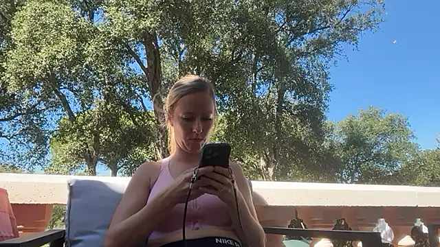 Snapshot of Emmy_frenchie chatting on 09.23.25 Emmy frenchie online show from 09.23.25