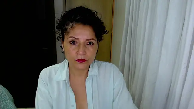 Snapshot of arianna_ros3 chatting on 05.13.26 arianna ros3 online show from 05.13.26