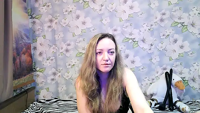 KattyLuuu online show from 10.04.25