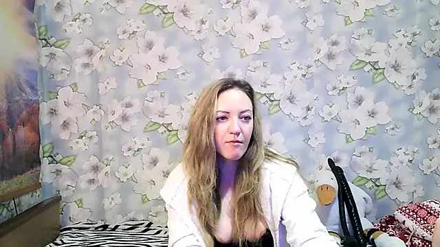 KattyLuuu online show from 10.19.25