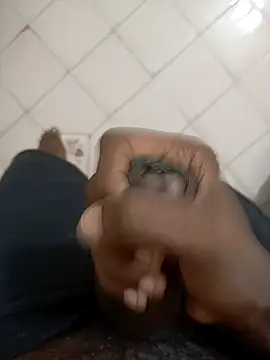 Snapshot of tharu111111 chatting on 10.15.25 tharu111111 online show from 10.15.25