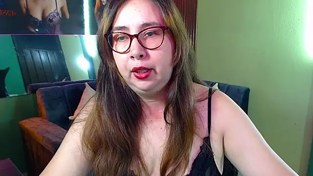 Snapshot of chloe_prg chatting on 02.20.25 chloe prg online show from 02.20.25