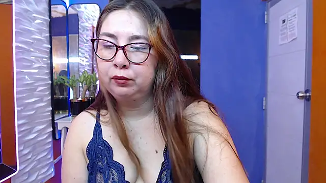 Snapshot of chloe_prg chatting on 02.21.25 chloe prg online show from 02.21.25