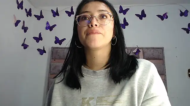 Snapshot of Anny_Fox- chatting on 06.19.26 Anny Fox- online show from 06.19.26
