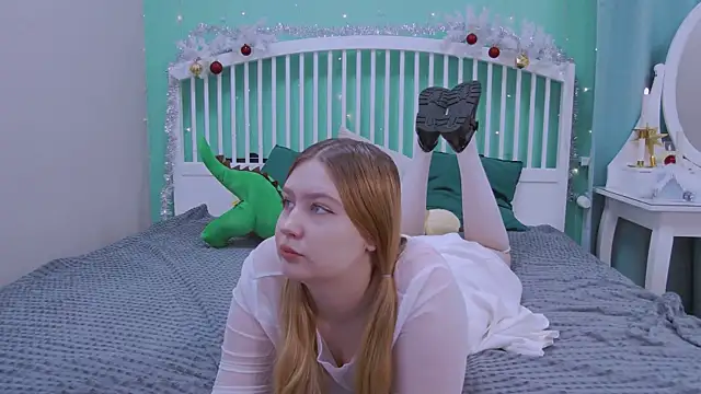 Snapshot of Ellie_Wellie chatting on 12.27.24 Ellie Wellie online show from 12.27.24