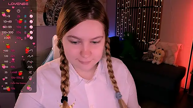 Snapshot of Ellie_Wellie chatting on 09.21.25 Ellie Wellie online show from 09.21.25