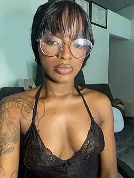 Snapshot of Zizi-campbel chatting on 01.28.25 Zizi-campbel online show from 01.28.25