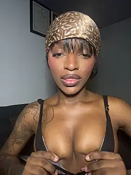 Snapshot of Zizi-campbel chatting on 02.02.25 Zizi-campbel online show from 02.02.25