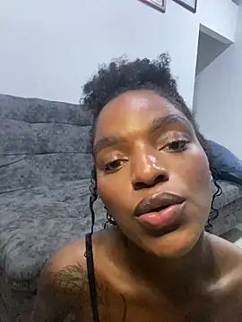 Snapshot of Zizi-campbel chatting on 02.20.25 Zizi-campbel online show from 02.20.25