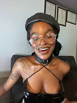 Snapshot of Zizi-campbel chatting on 03.09.25 Zizi-campbel online show from 03.09.25