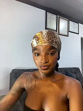 Snapshot of Zizi-campbel chatting on 03.11.25 Zizi-campbel online show from 03.11.25