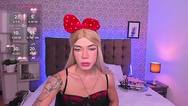 Snapshot of Camillesanto chatting on 12.21.24 Camillesanto online show from 12.21.24