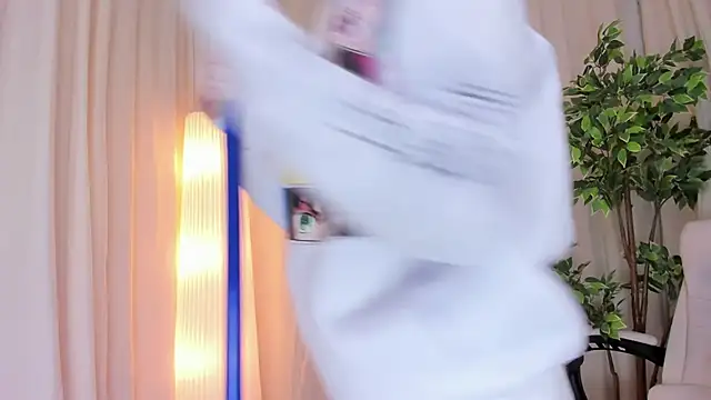 Snapshot of Maddy_bennet chatting on 02.17.25 Maddy bennet online show from 02.17.25