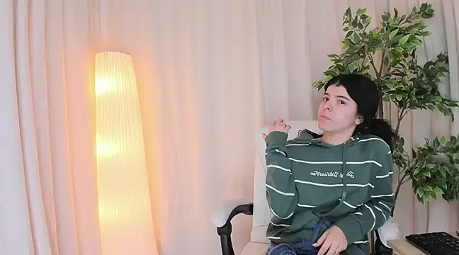 Snapshot of Maddy_bennet chatting on 03.20.25 Maddy bennet online show from 03.20.25