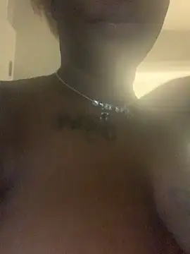 Snapshot of honeywetpussi chatting on 12.28.24 honeywetpussi online show from 12.28.24