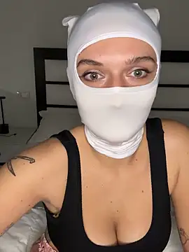 Nikki Hoee online show from 10.30.25