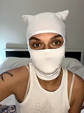 Nikki Hoee online show from 11.08.25