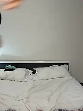 Nikki Hoee online show from 11.14.25