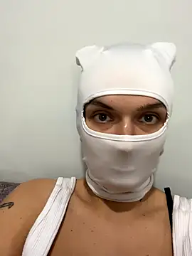 Nikki Hoee online show from 11.21.25