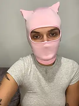 Nikki Hoee online show from 11.23.25