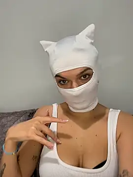 Nikki Hoee online show from 11.30.25