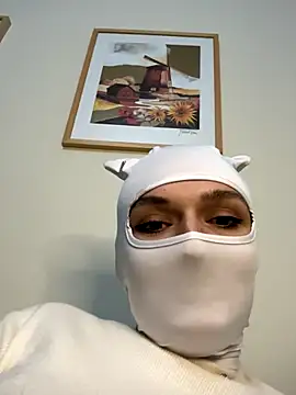 Nikki Hoee online show from 12.14.25