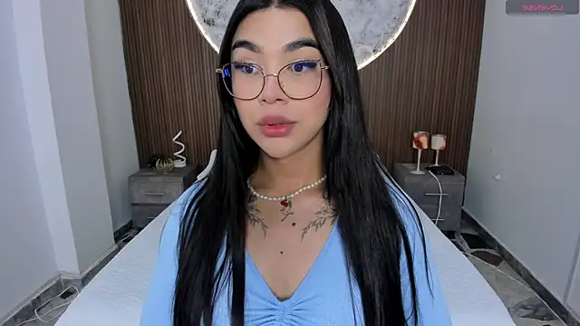 Snapshot of RoseCassie chatting on 05.18.26 RoseCassie online show from 05.18.26