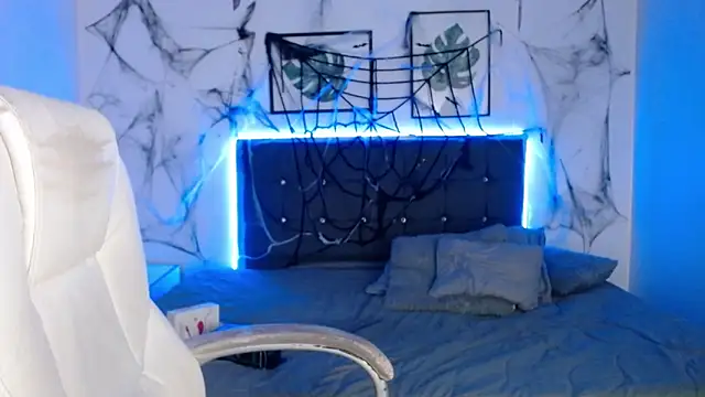 mia collens online show from 10.29.25