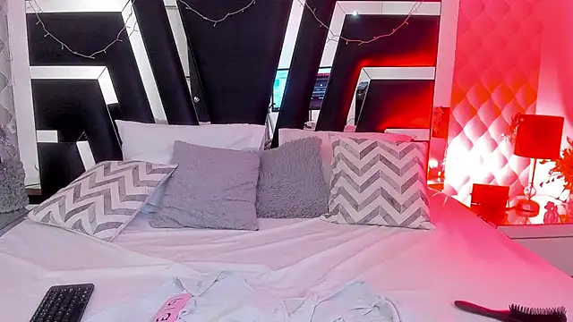 Snapshot of caroo_gomeez chatting on 02.19.25 caroo gomeez online show from 02.19.25