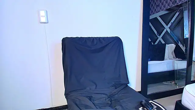 Snapshot of caroo_gomeez chatting on 10.07.25 caroo gomeez online show from 10.07.25