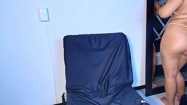 Snapshot of caroo_gomeez chatting on 10.13.25 caroo gomeez online show from 10.13.25