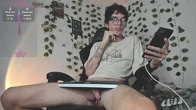 Snapshot of skinny_dann chatting on 01.05.25 skinny dann online show from 01.05.25