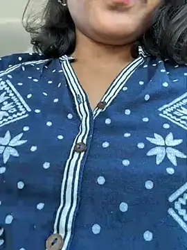 Snapshot of priyadevi17 chatting on 05.31.26 priyadevi17 online show from 05.31.26