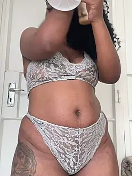 Snapshot of beverlyxxxx chatting on 03.13.25 beverlyxxxx online show from 03.13.25