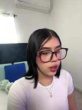 Lily Woodz online show from 02.08.26