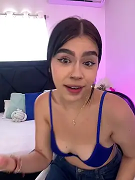 Lily Woodz online show from 04.12.26