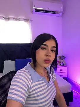 Snapshot of Lily_Woodz chatting on 07.18.26 Lily Woodz online show from 07.18.26
