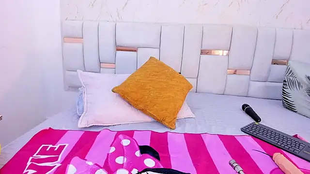 celeste smmith  online show from 02.06.26