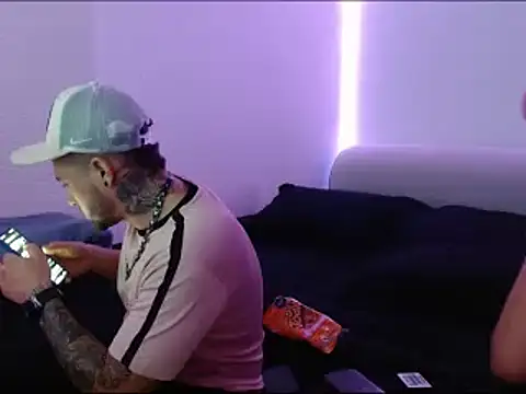 Snapshot of miia-liiam chatting on 01.03.25 miia-liiam online show from 01.03.25