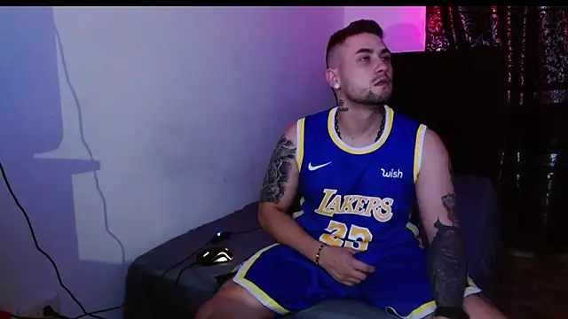 Snapshot of miia-liiam chatting on 12.04.25 miia-liiam online show from 12.04.25