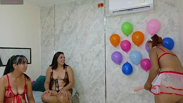 Snapshot of dani-lue chatting on 07.16.26 dani-lue online show from 07.16.26
