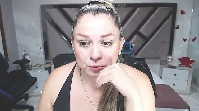 Snapshot of natalia5560 chatting on 02.17.25 natalia5560 online show from 02.17.25