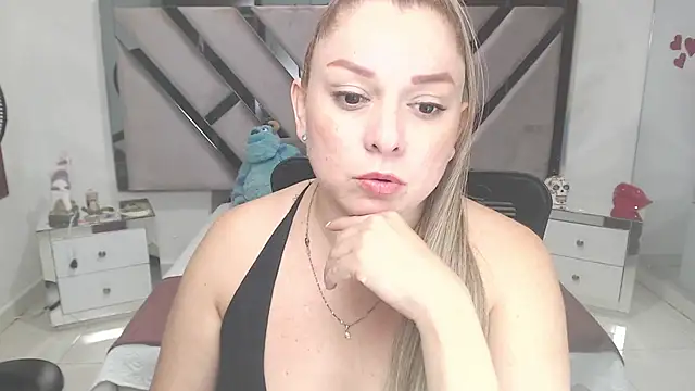 Snapshot of natalia5560 chatting on 03.13.25 natalia5560 online show from 03.13.25