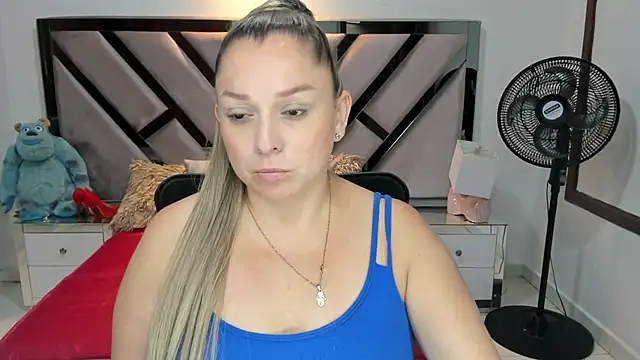 Snapshot of natalia5560 chatting on 09.14.25 natalia5560 online show from 09.14.25