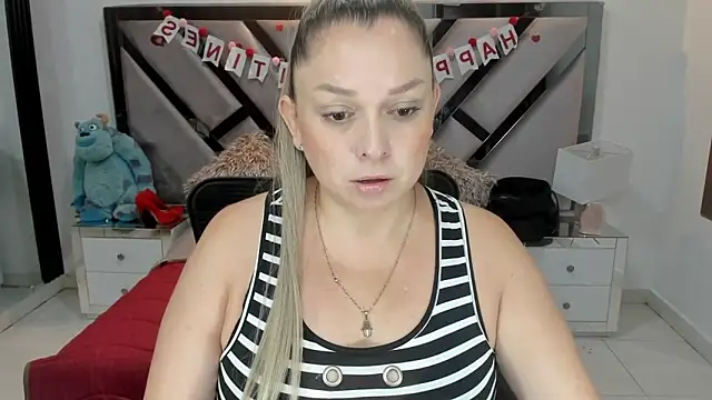 Snapshot of natalia5560 chatting on 09.29.25 natalia5560 online show from 09.29.25
