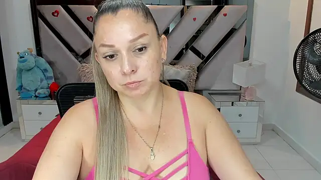 Snapshot of natalia5560 chatting on 10.08.25 natalia5560 online show from 10.08.25