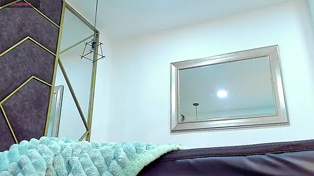 AbrilSonne online show from 12.26.24