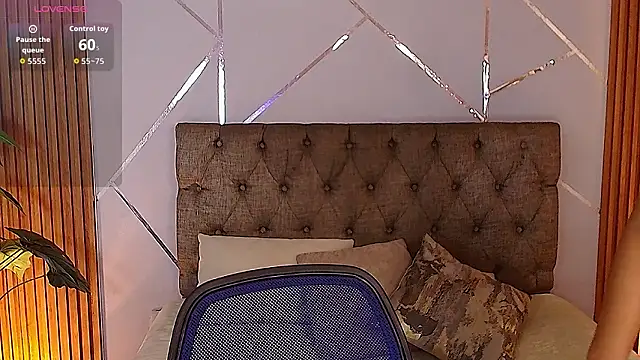 charlottee white online show from 03.12.26