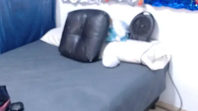 Snapshot of thaly_funn chatting on 03.08.25 thaly funn online show from 03.08.25